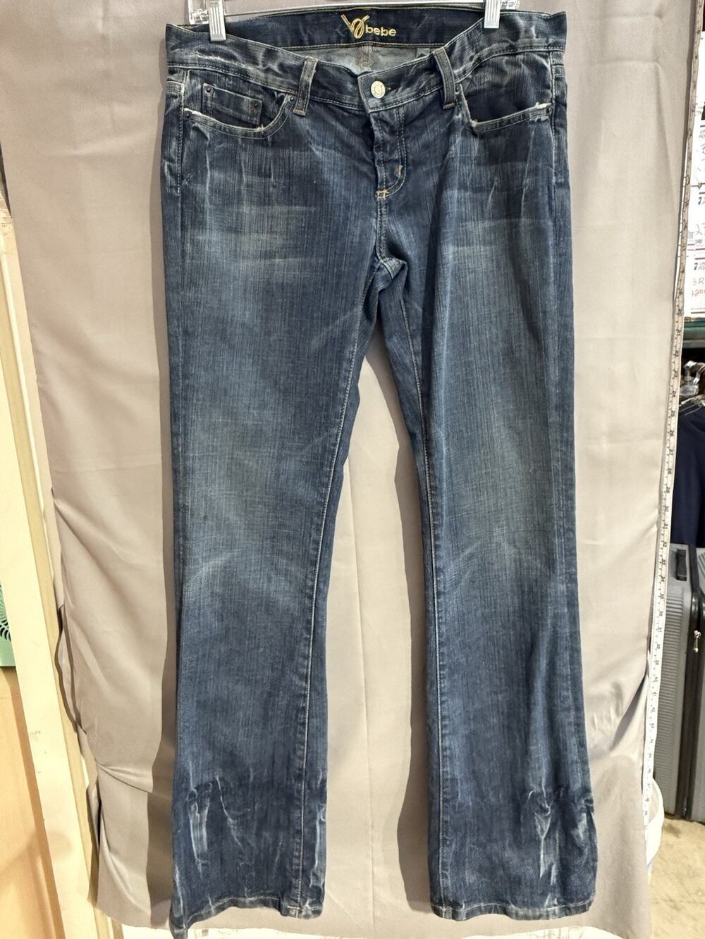 Bebe women's jeans in a dark wash Size 30. TG2263